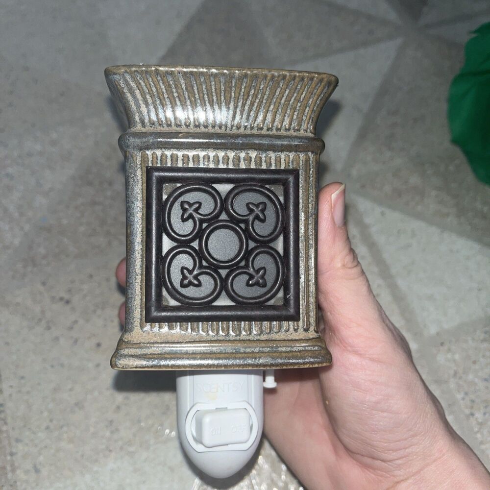 Scentsy ‘Jane’ Wax Warmer Plug In Outlet Electric Nightlight Classic Scroll Work